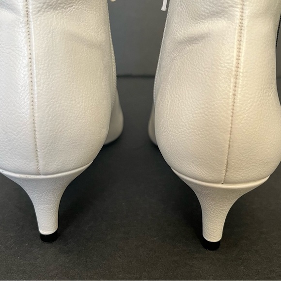 Abound Women’s Kitten Heel Booties Size 5 White Black Grey Stripe Pointed Toe - Picture 8 of 14